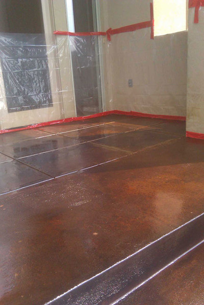 dark stained and polished concrete floot